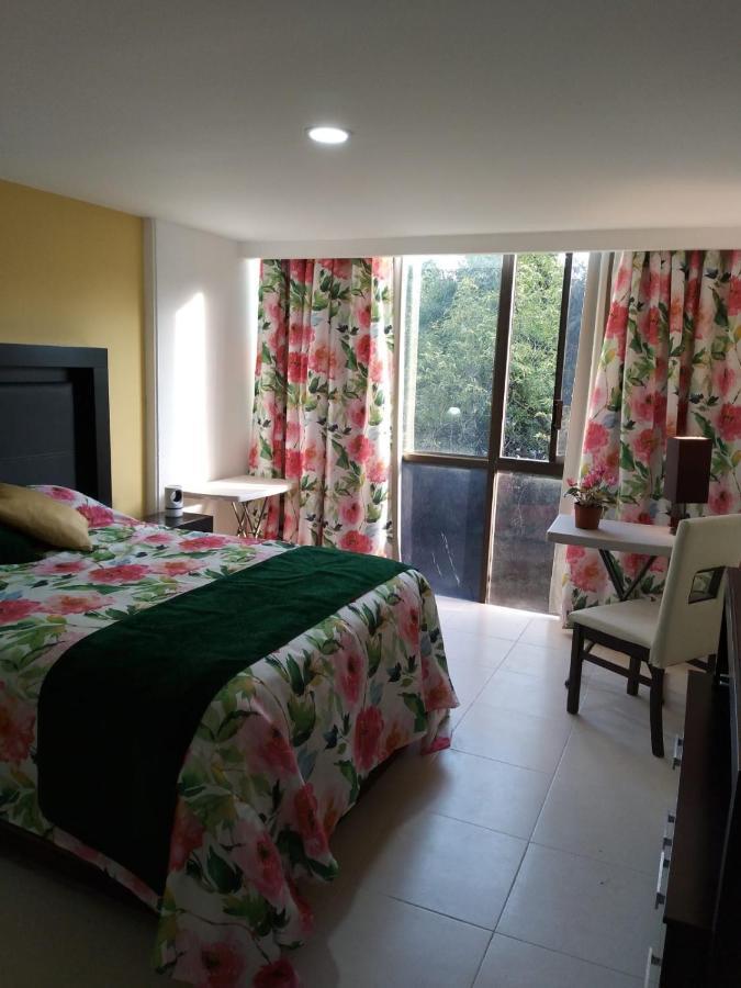 Charming Sunny Bedroom Overlooking Beautiful Amsterdam Avenue In Best Condesa Area Mexico City Ngoại thất bức ảnh
